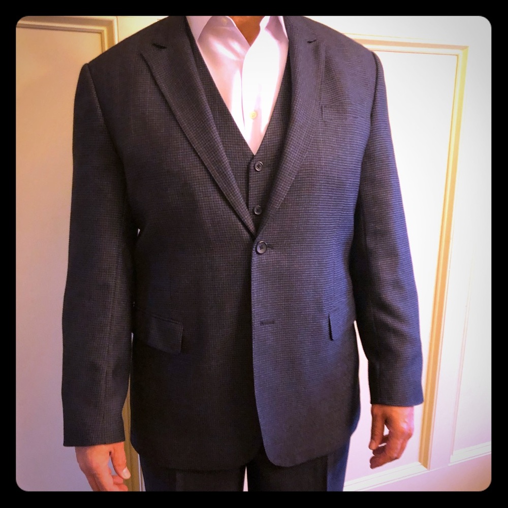 Suits
BESPOKE FIT 🕺🏽 FALL/WINTER 🍁❄️ 3pcs Suit